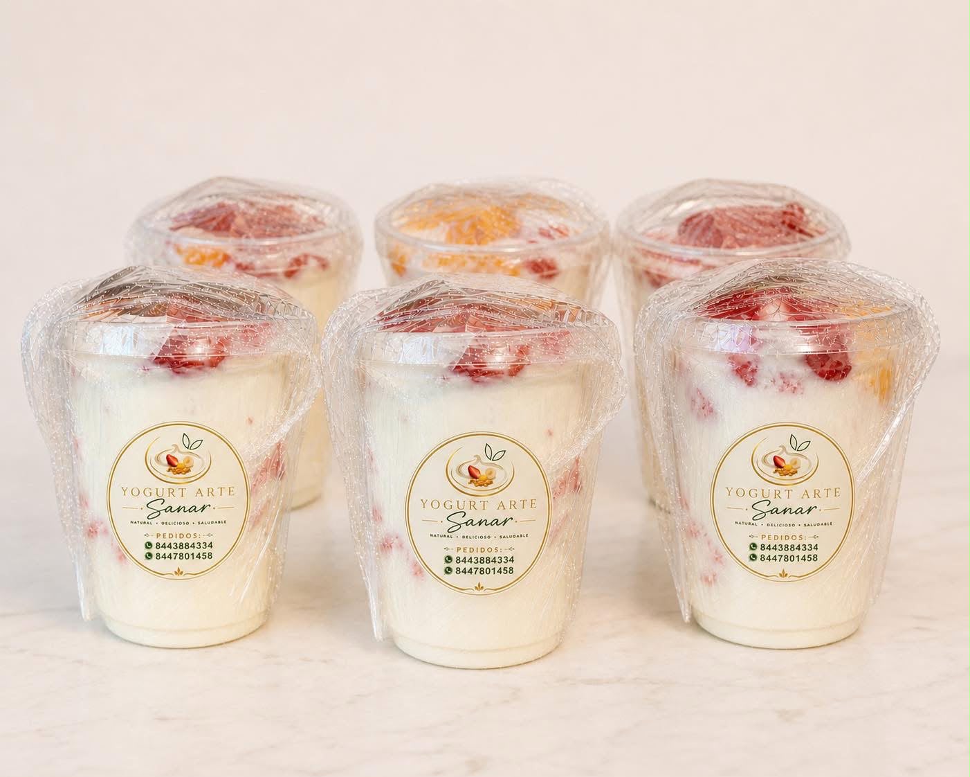 Vasos de yogurt con fruta de Yogurt Arte Sanar